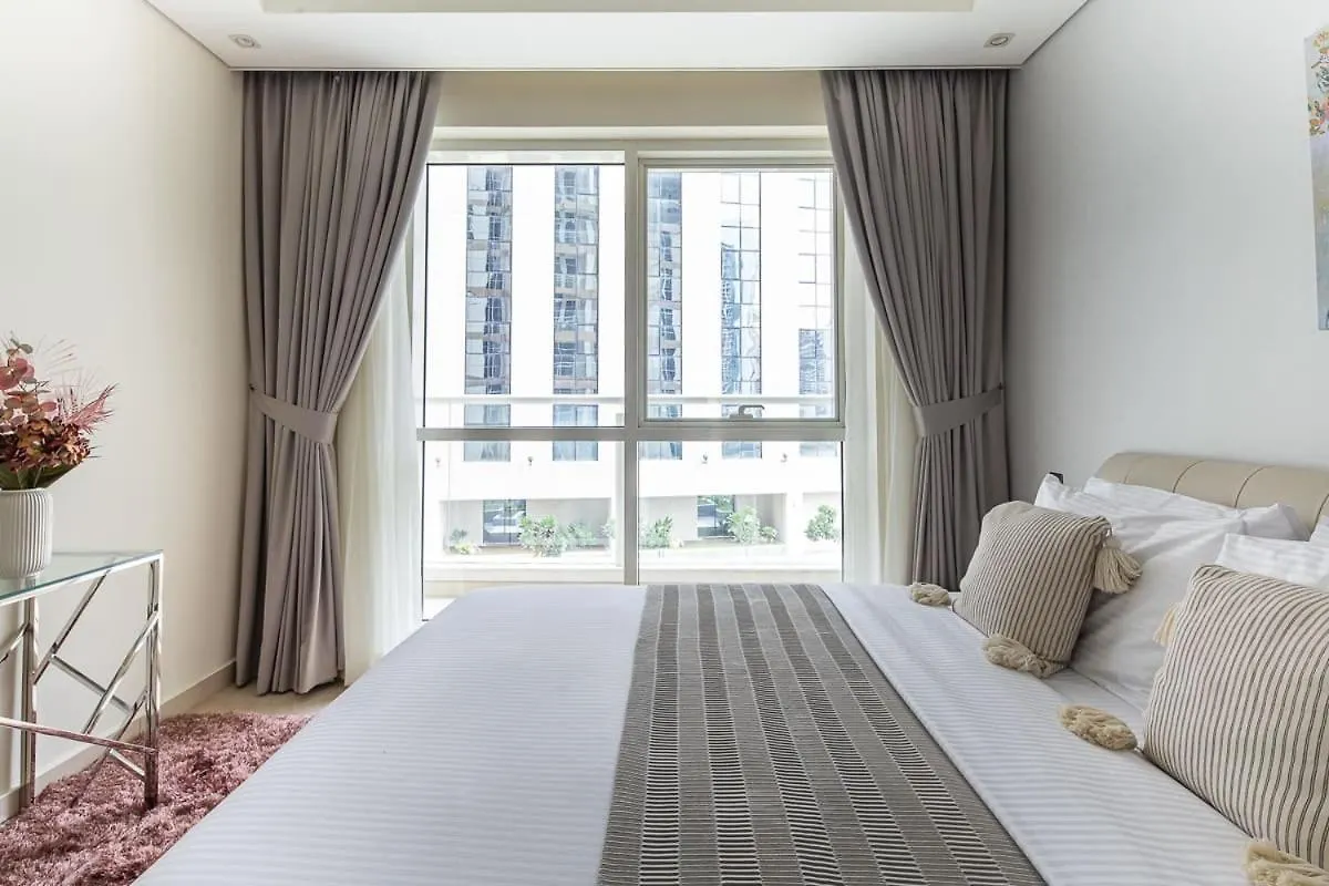 Frank Porter - Mon Reve Apartment Dubai