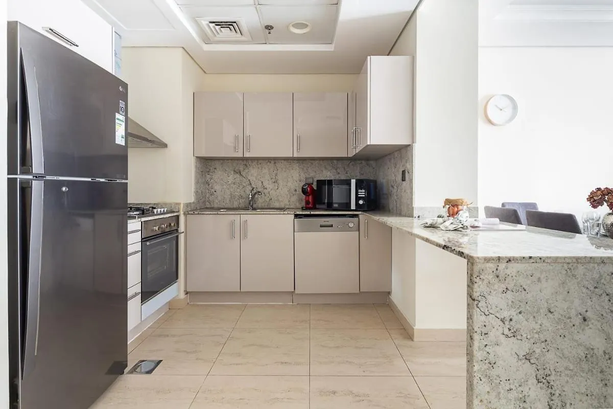 Frank Porter - Mon Reve Apartment Dubai