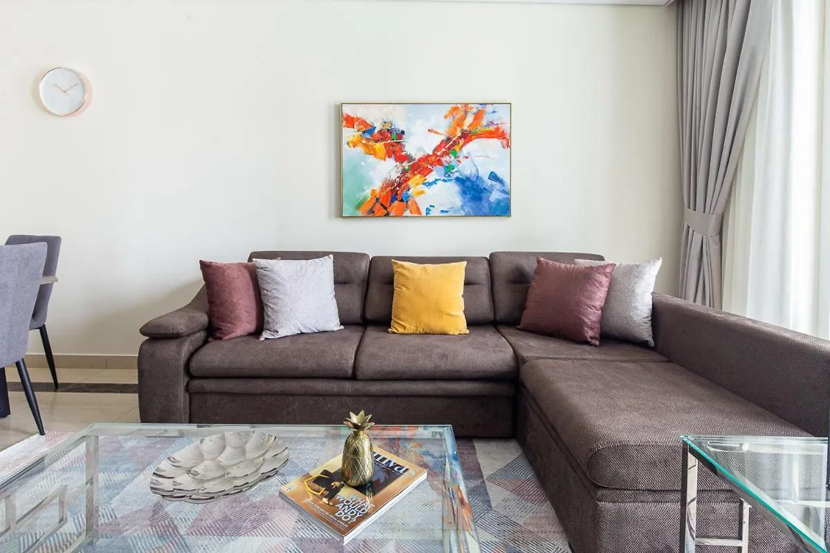 Frank Porter - Mon Reve Apartment Dubai United Arab Emirates